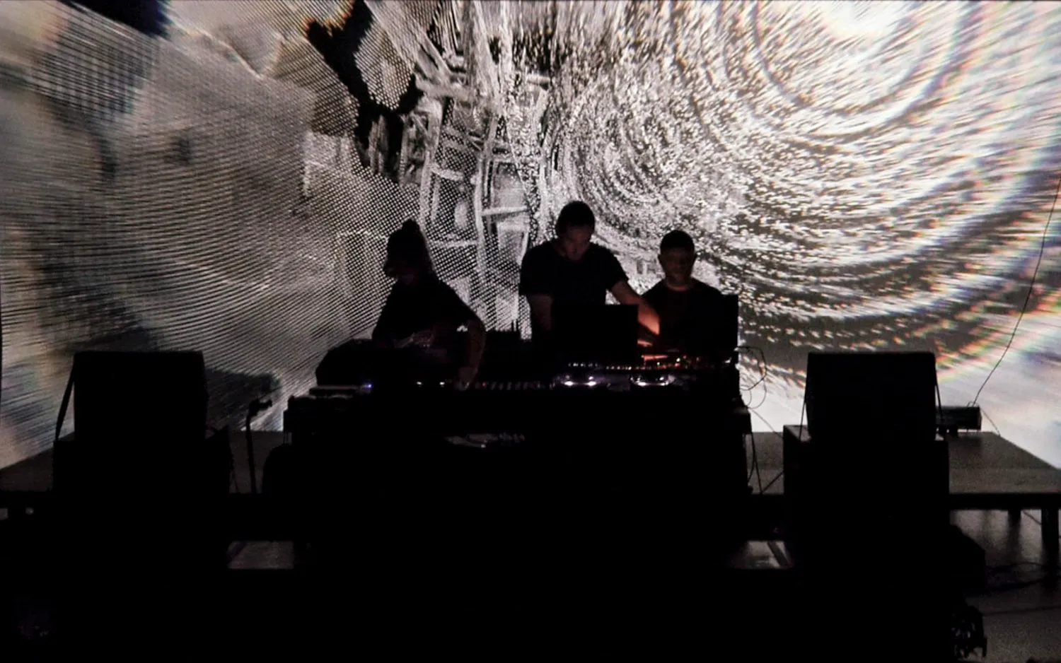 Captures - Live A/V, by Structurals, for Echoes of Archs, 2025 (installation view 6)