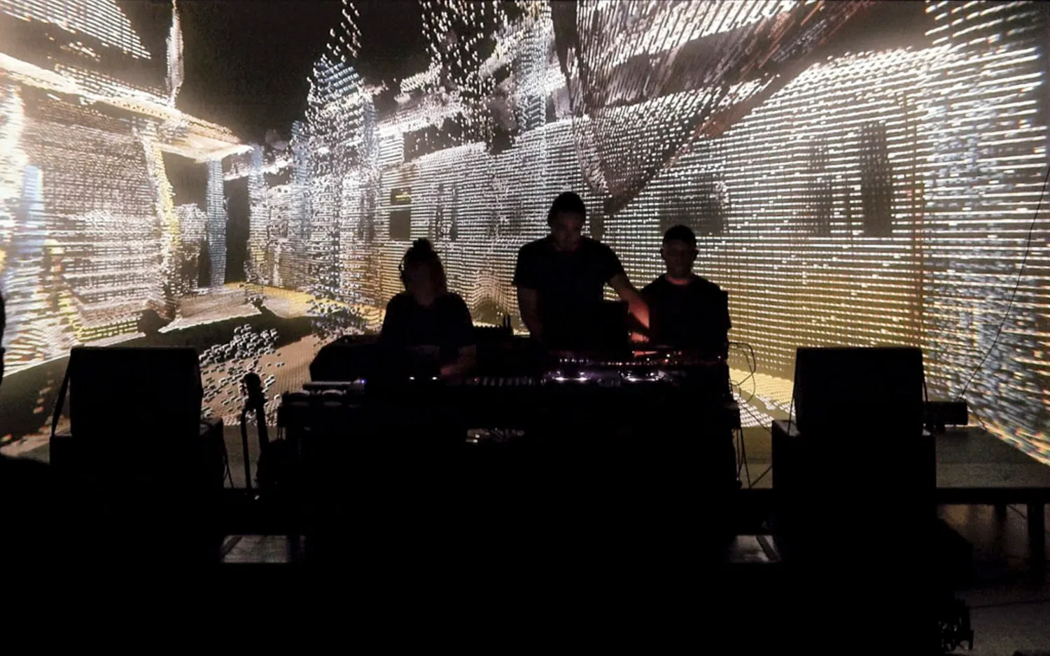 Captures - Live A/V, by Structurals, for Echoes of Archs, 2025 (installation view 7)