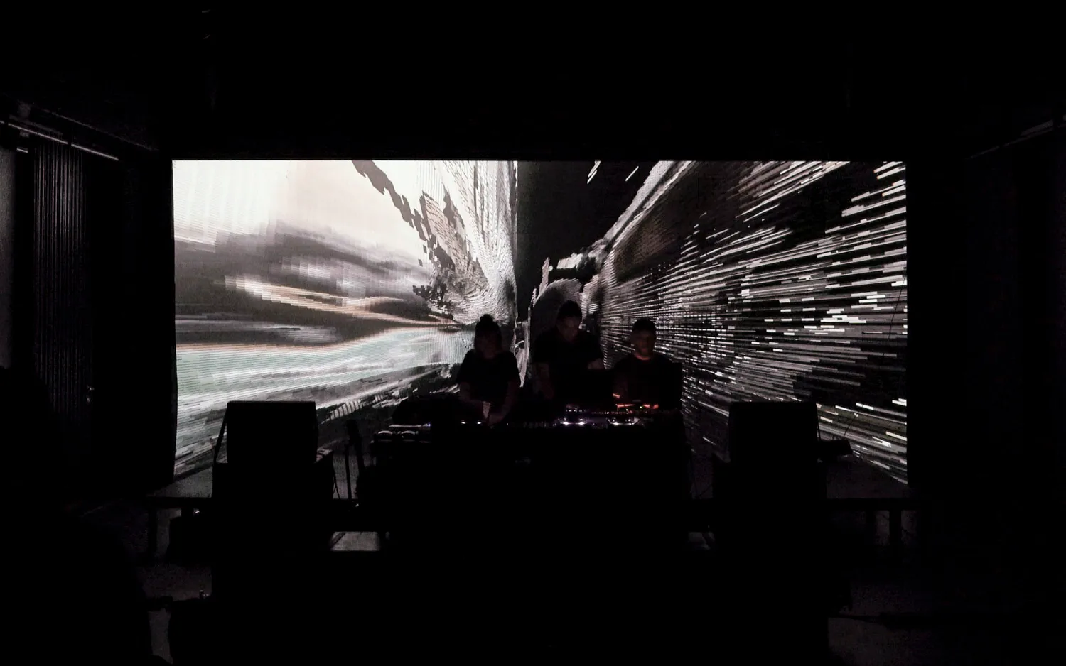 Captures - Live A/V, by Structurals, for Echoes of Archs, 2025 (installation view 16)