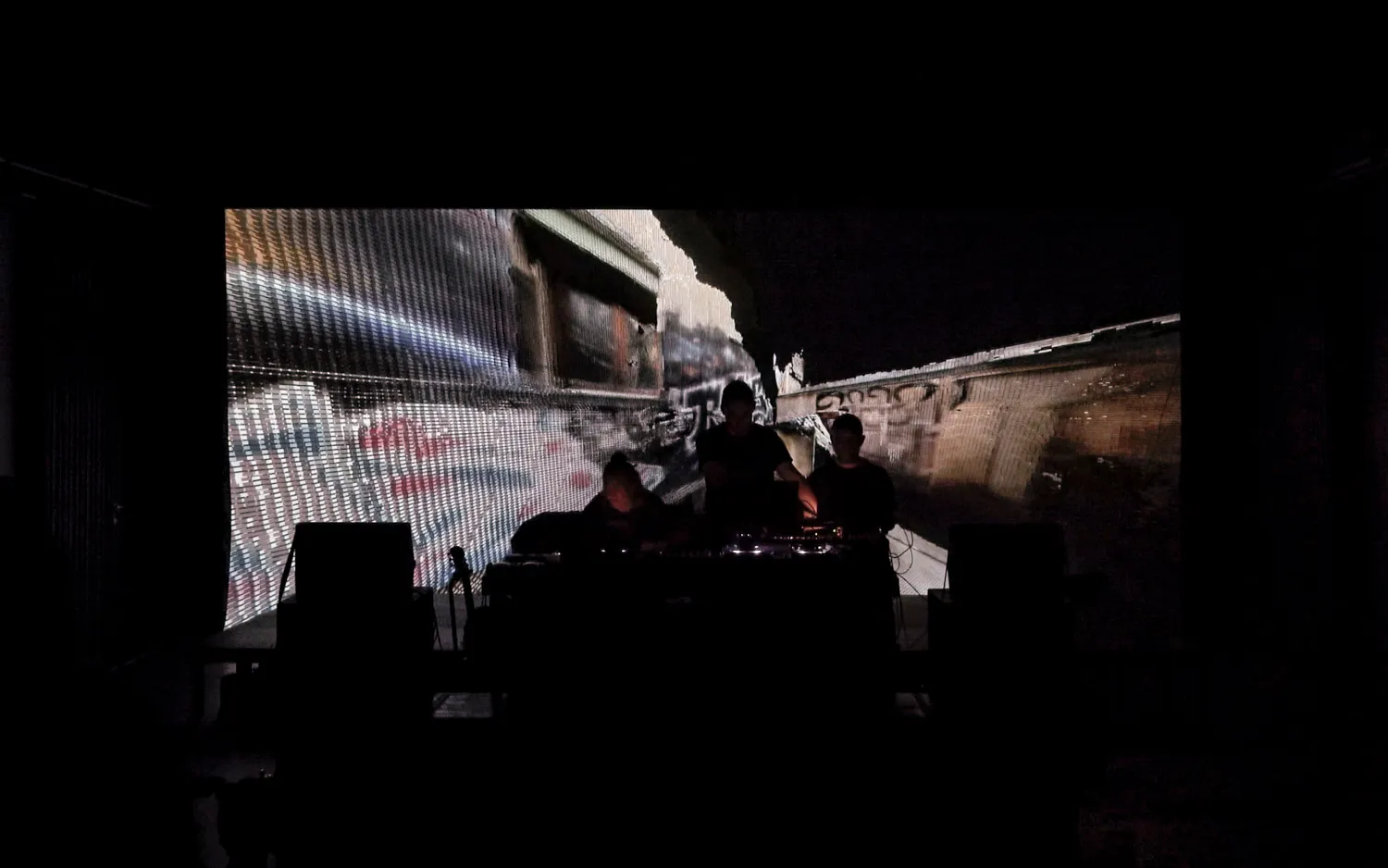 Captures - Live A/V, by Structurals, for Echoes of Archs, 2025 (installation view 15)