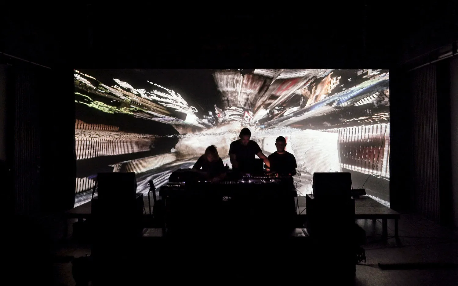 Captures - Live A/V, by Structurals, for Echoes of Archs, 2025 (installation view 11)