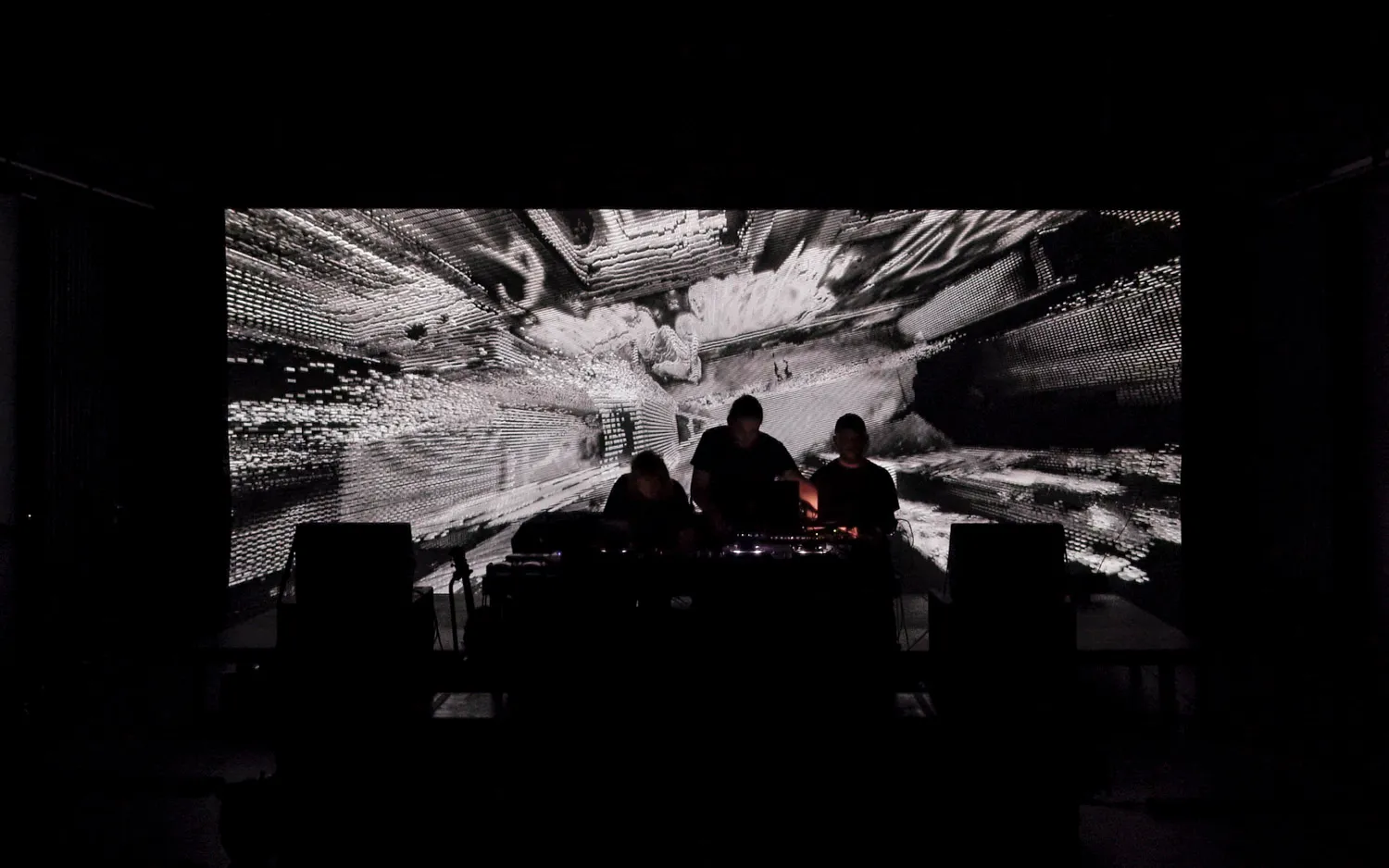 Captures - Live A/V, by Structurals, for Echoes of Archs, 2025 (installation view 22)