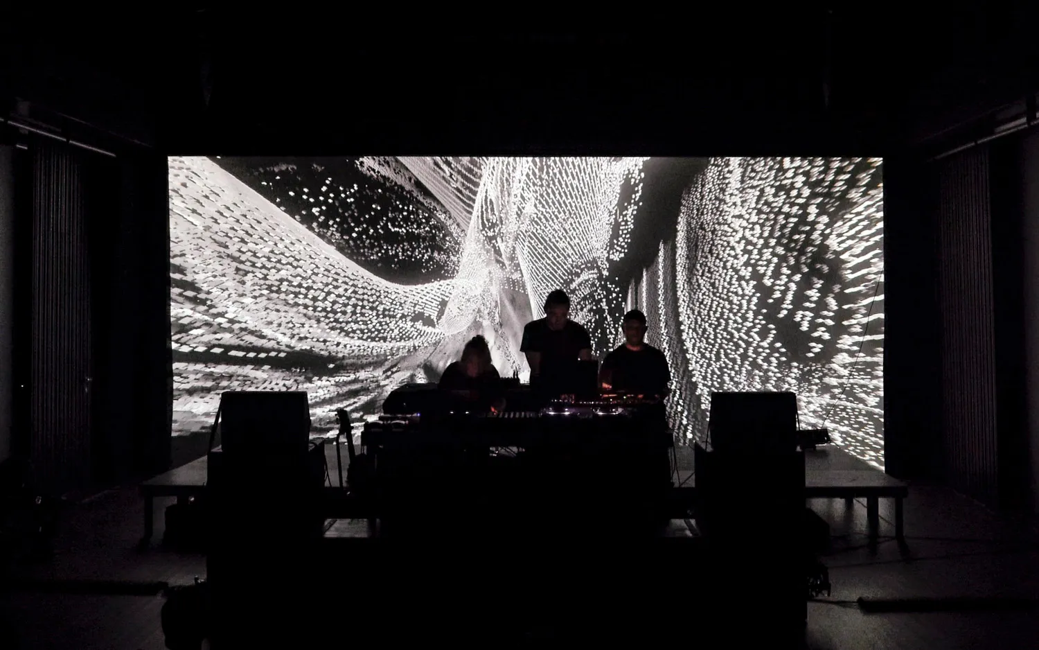 Captures - Live A/V, by Structurals, for Echoes of Archs, 2025 (installation view 20)