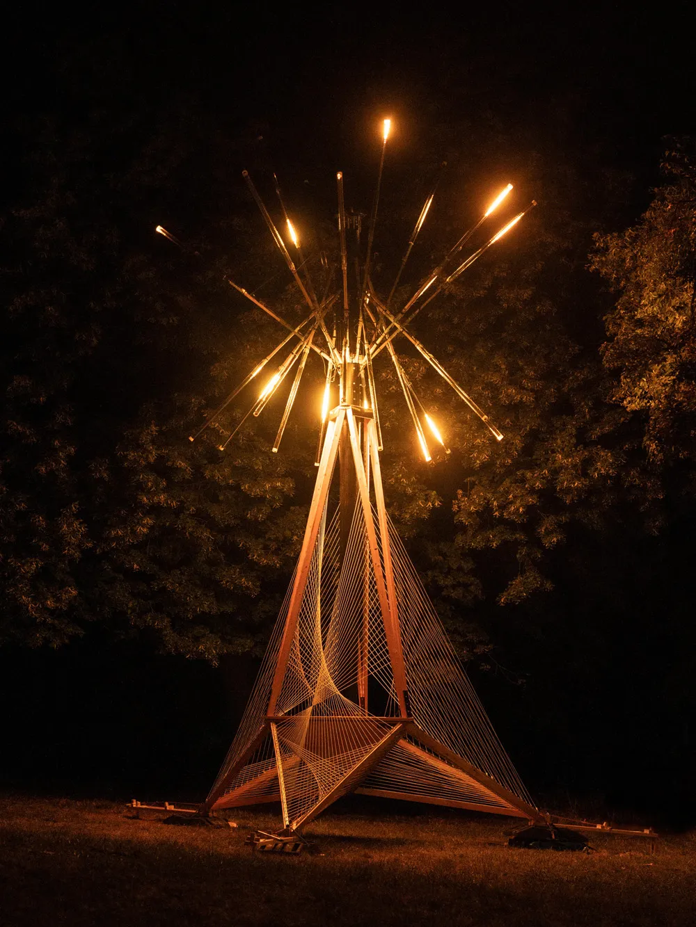 Pissenlight, by Structurals, for BIG Biennale / Grottes Foraines, 2023 (installation view 9)